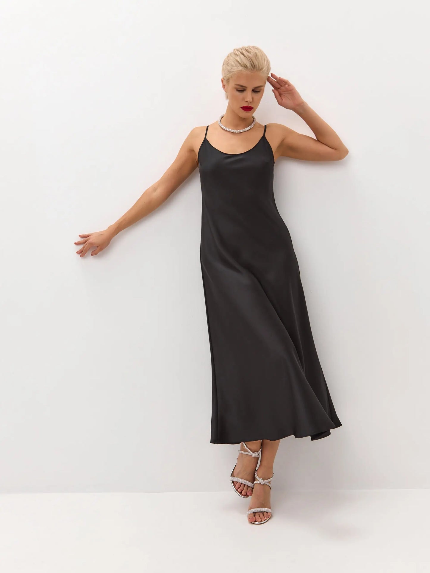 Black midi satin slip dress ’Majestic’