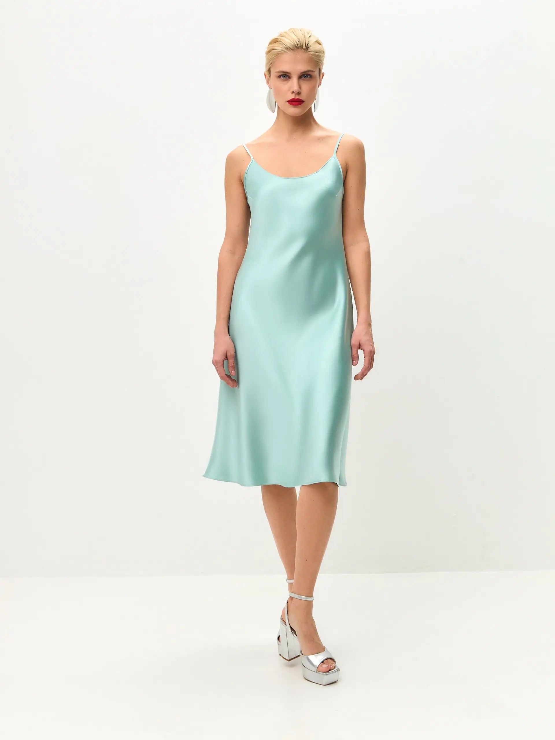 Pistachio below the knee satin slip dress 'Grace' Serena Silueta Pistachio below the knee satin slip dress 'Grace' Serena Silueta