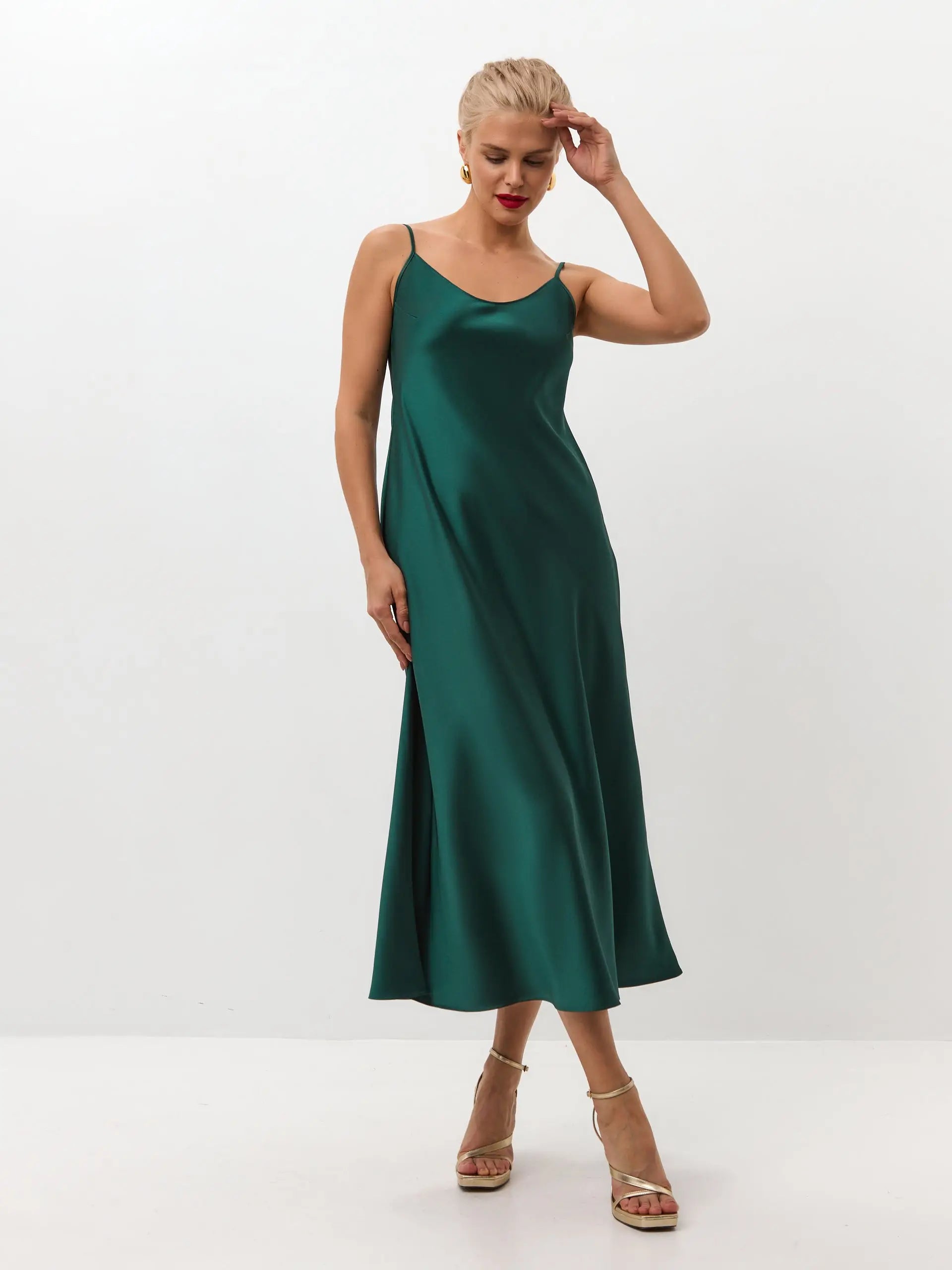 Emerald green midi satin slip dress 'Majestic' Serena Silueta Emerald green midi satin slip dress 'Majestic' Serena Silueta