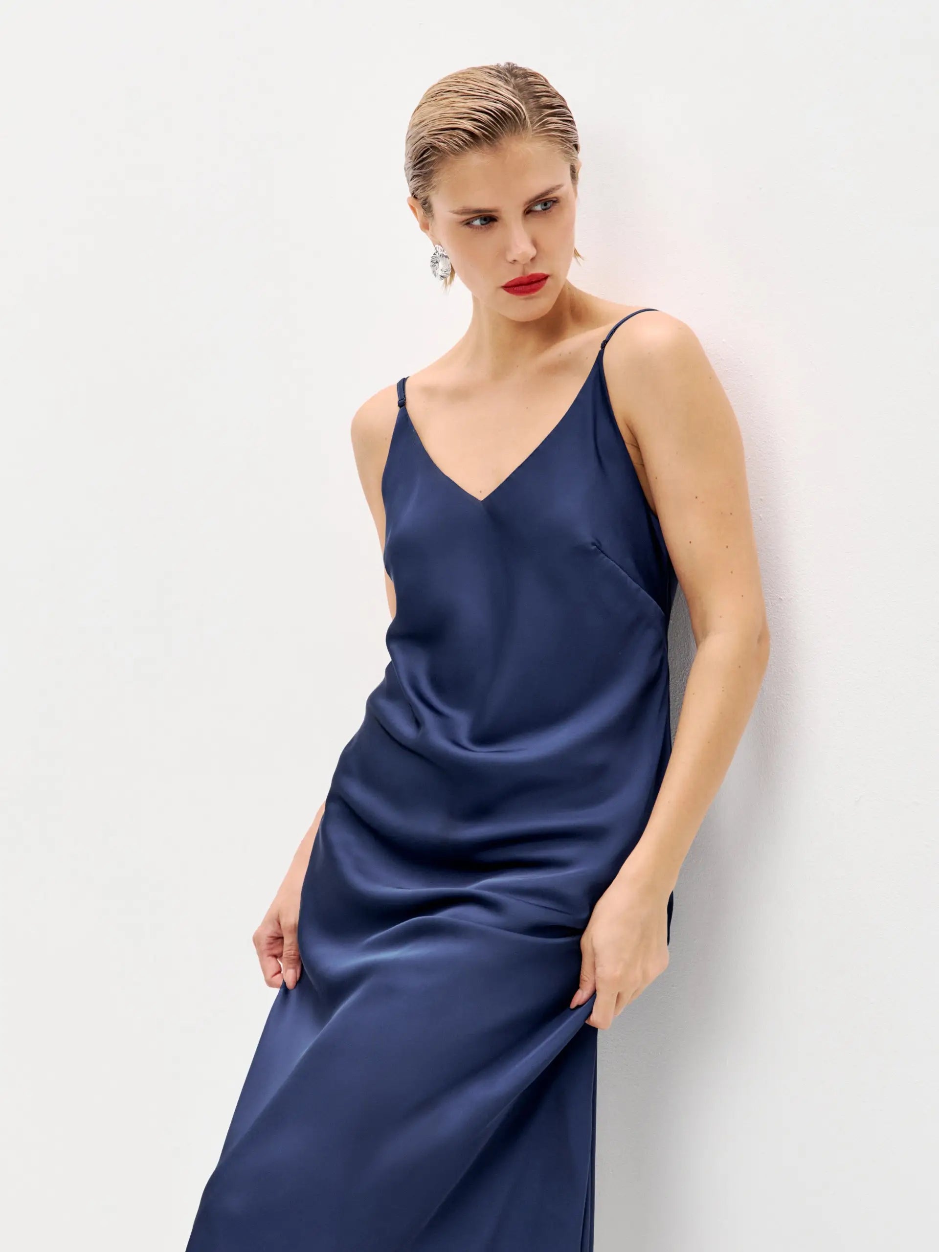 Navy blue maxi double-layered satin slip dress – Serena Silueta Navy blue maxi double-layered satin slip dress – Serena Silueta