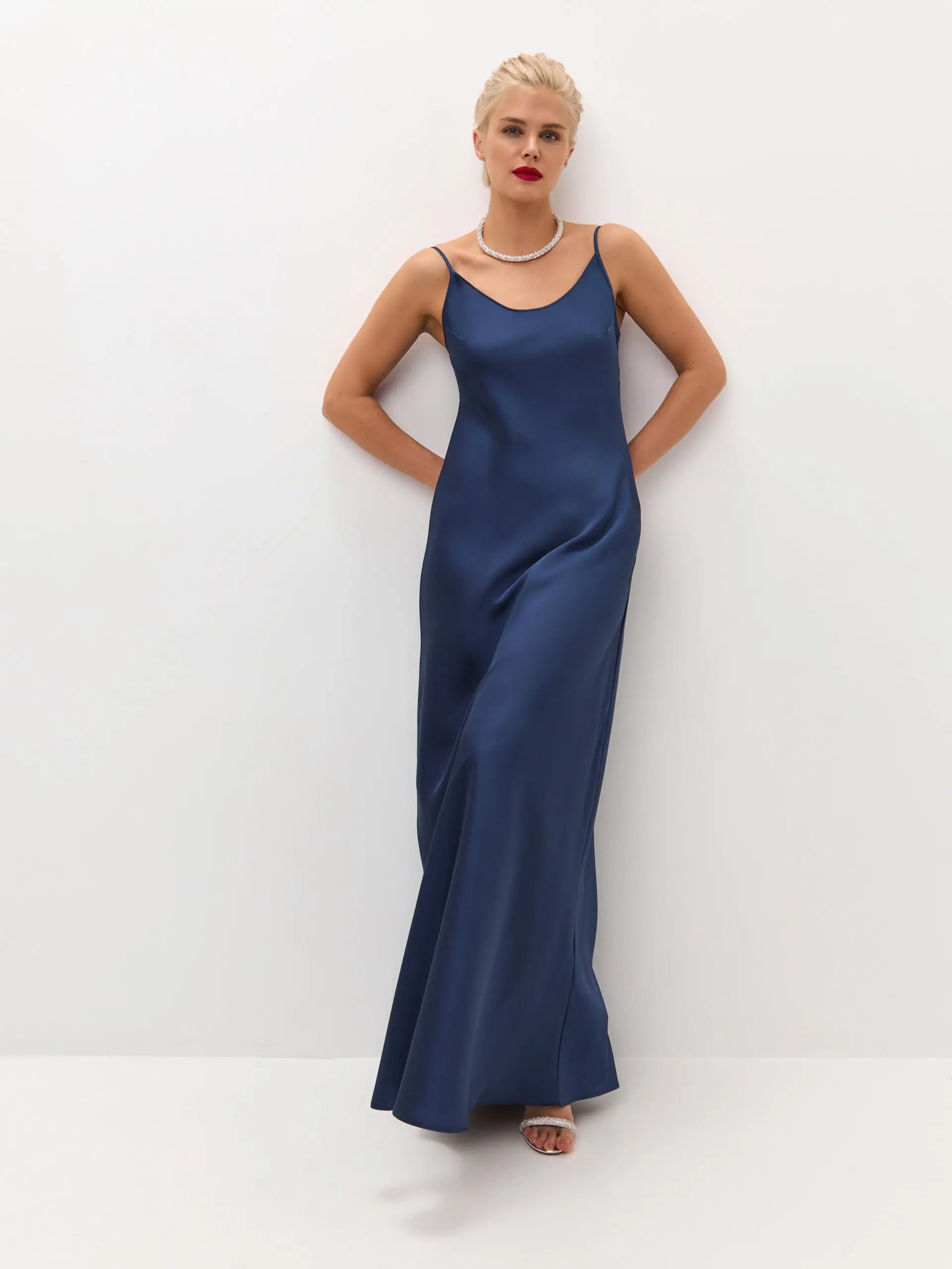 Navy blue maxi satin slip dress 'Serene' - Serena Serena Silueta Navy blue maxi satin slip dress 'Serene' - Serena Serena Silueta