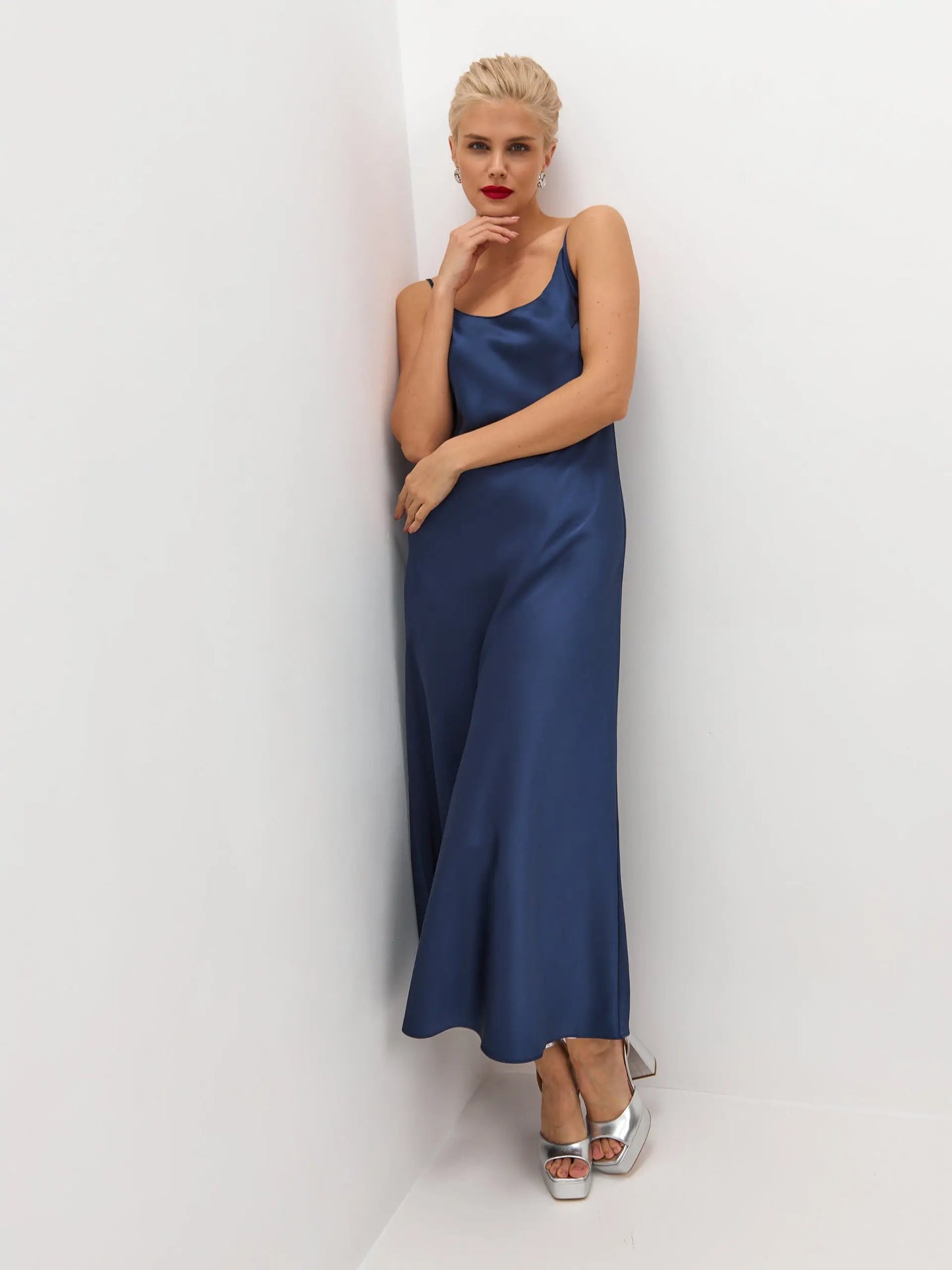 Navy blue midi satin slip dress ’Majestic’