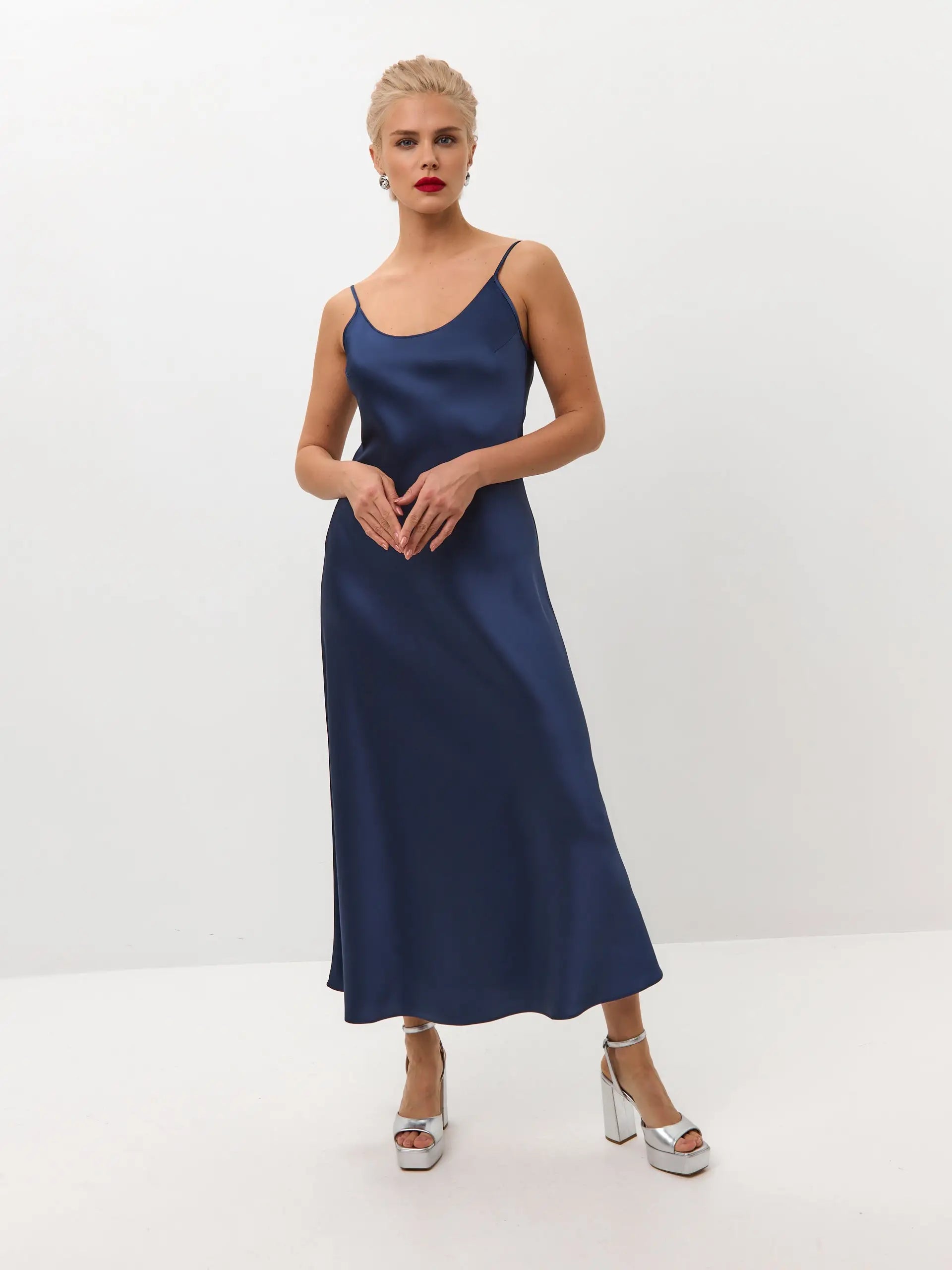 Navy blue midi satin slip dress 'Majestic' - Serena Serena Silueta Navy blue midi satin slip dress 'Majestic' - Serena Serena Silueta