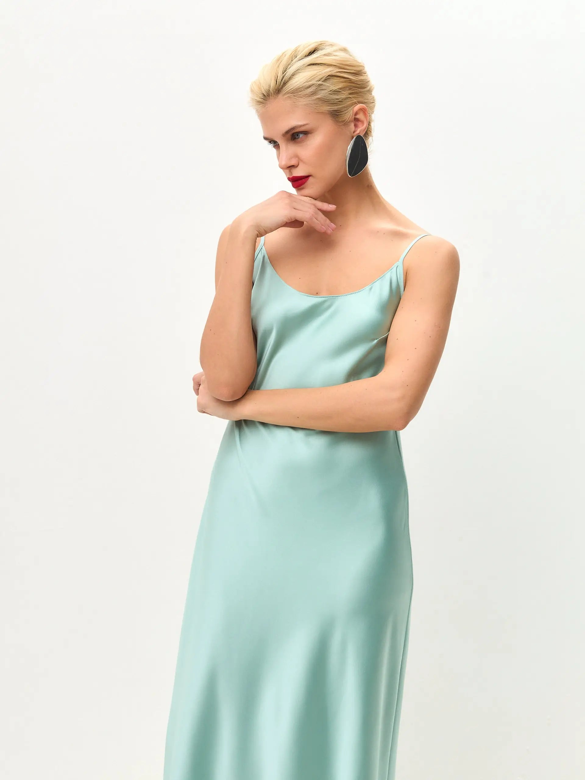 Pistachio maxi satin slip dress 'Serene' - Serena  Serena Silueta