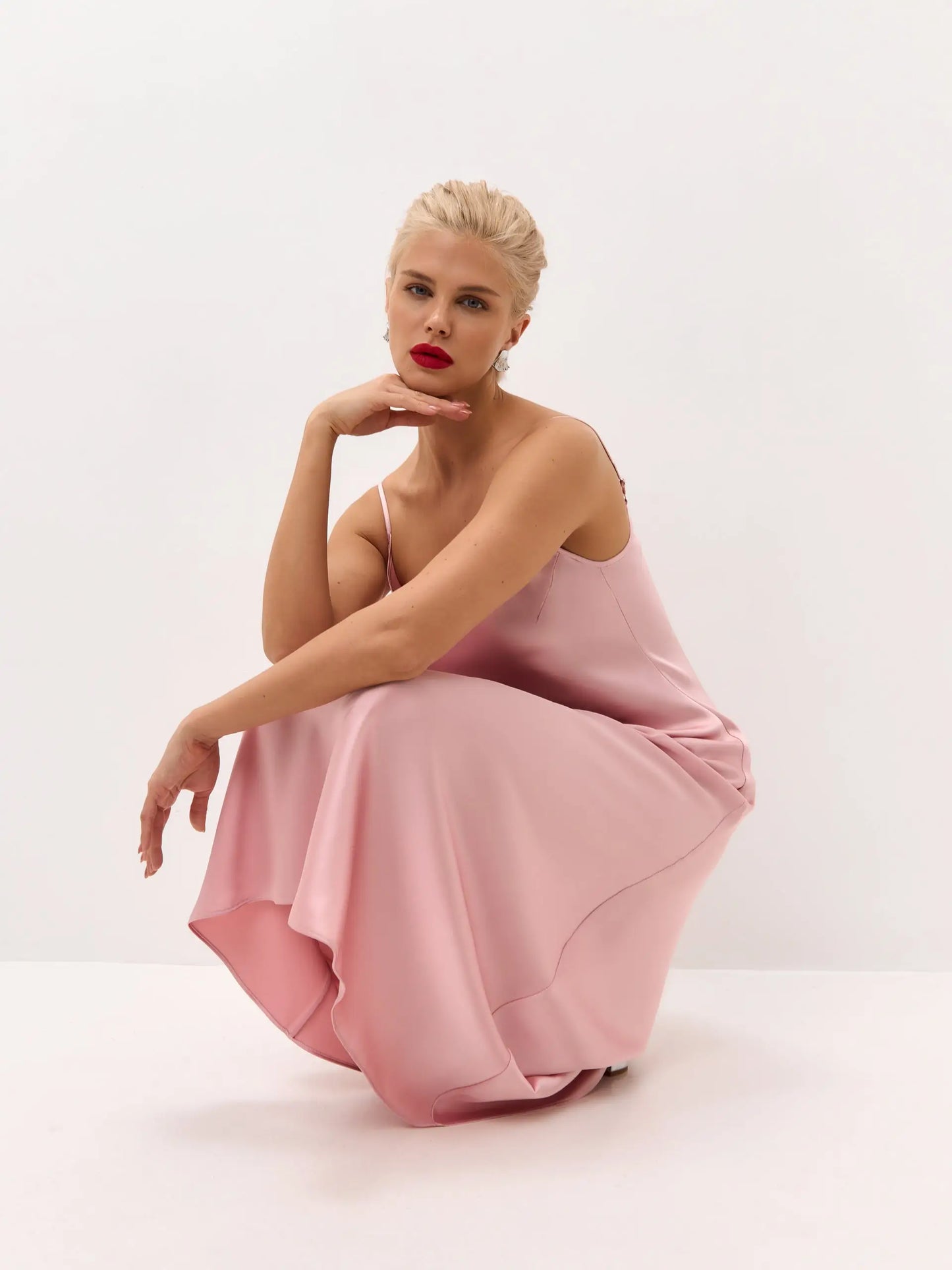 Soft pink midi satin slip dress ’Majestic’
