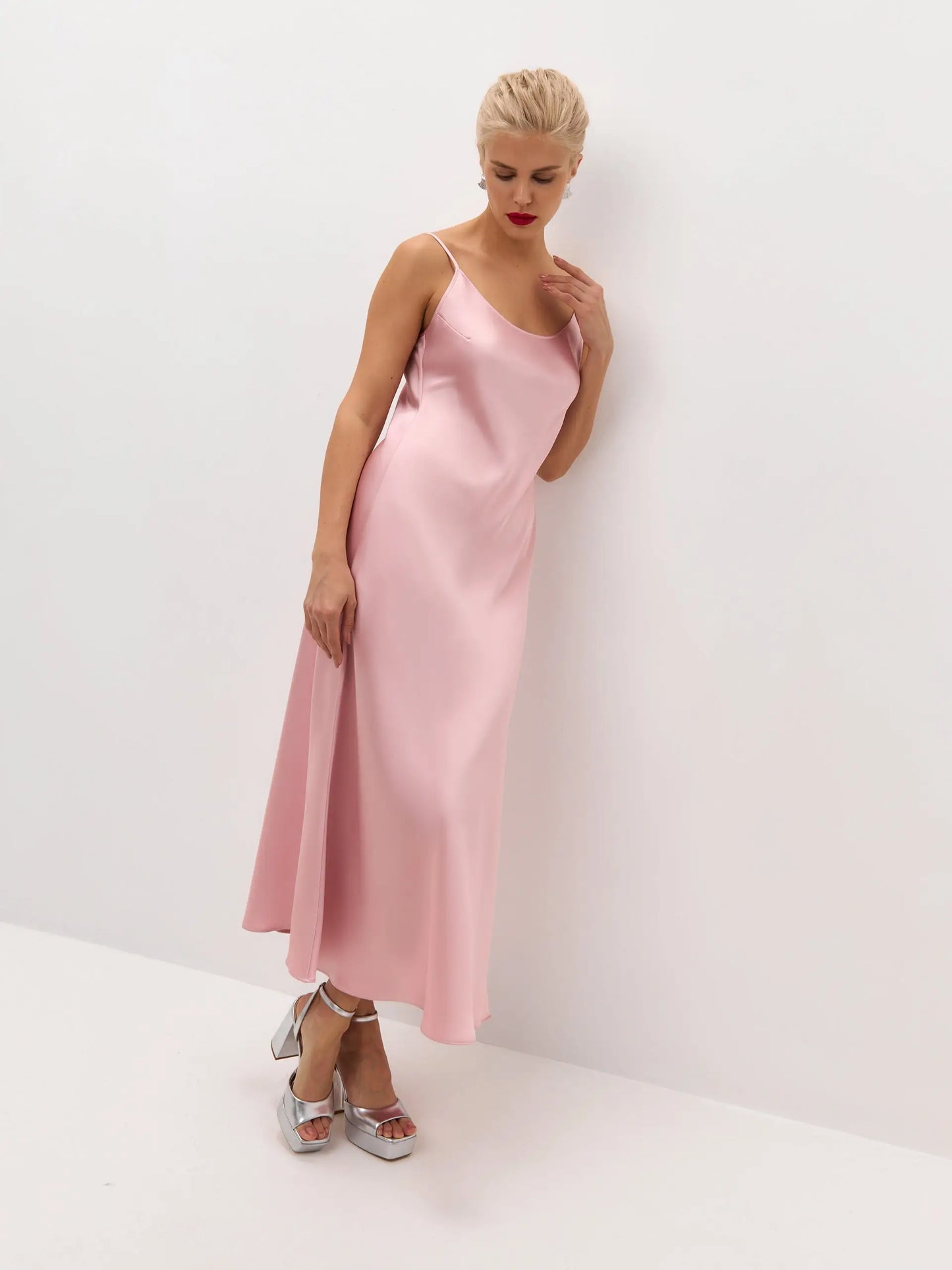 Soft pink midi satin slip dress ’Majestic’