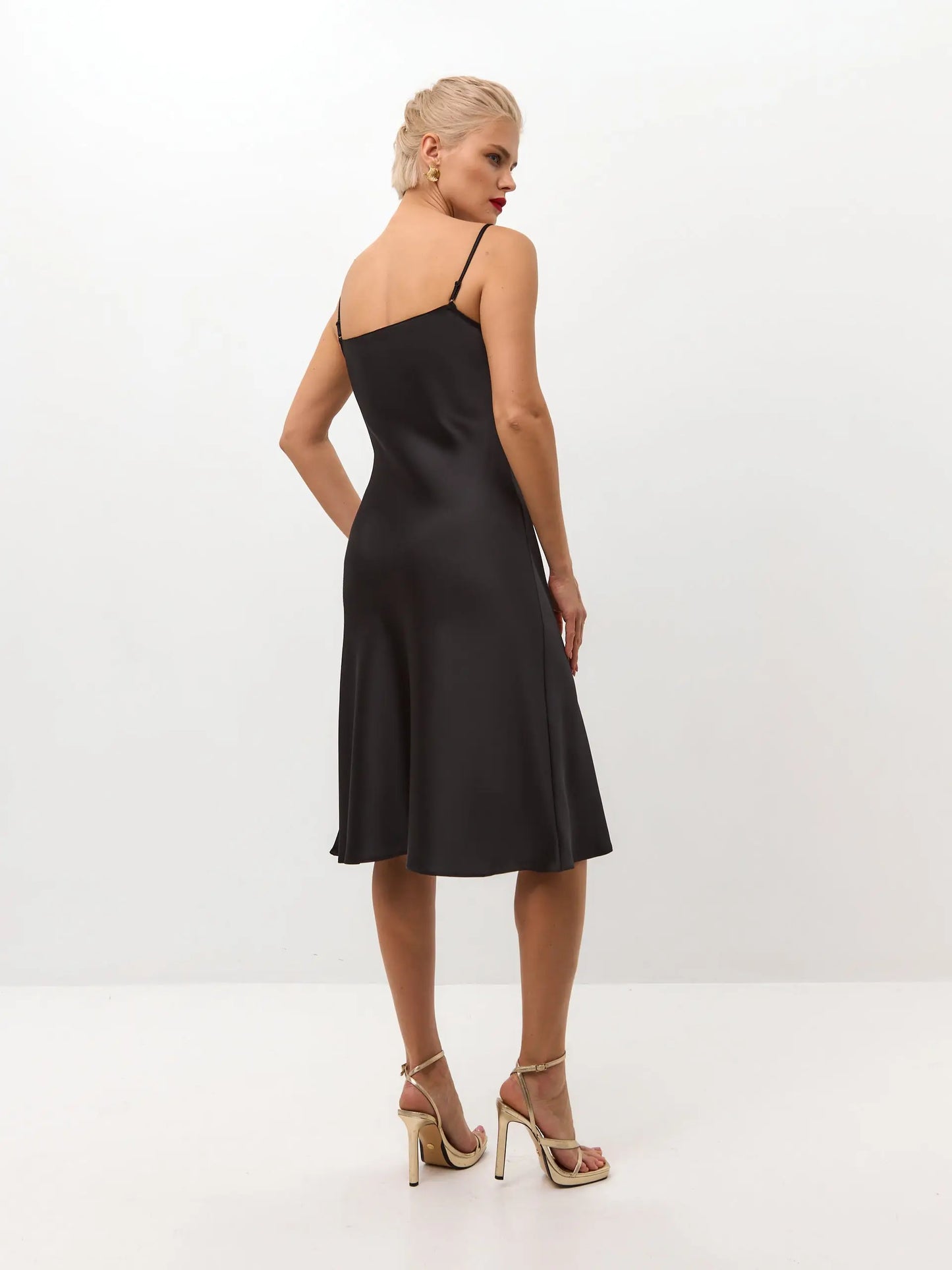Black below the knee satin slip dress 'Grace' - Serena Serena Silueta Black below the knee satin slip dress 'Grace' - Serena Serena Silueta