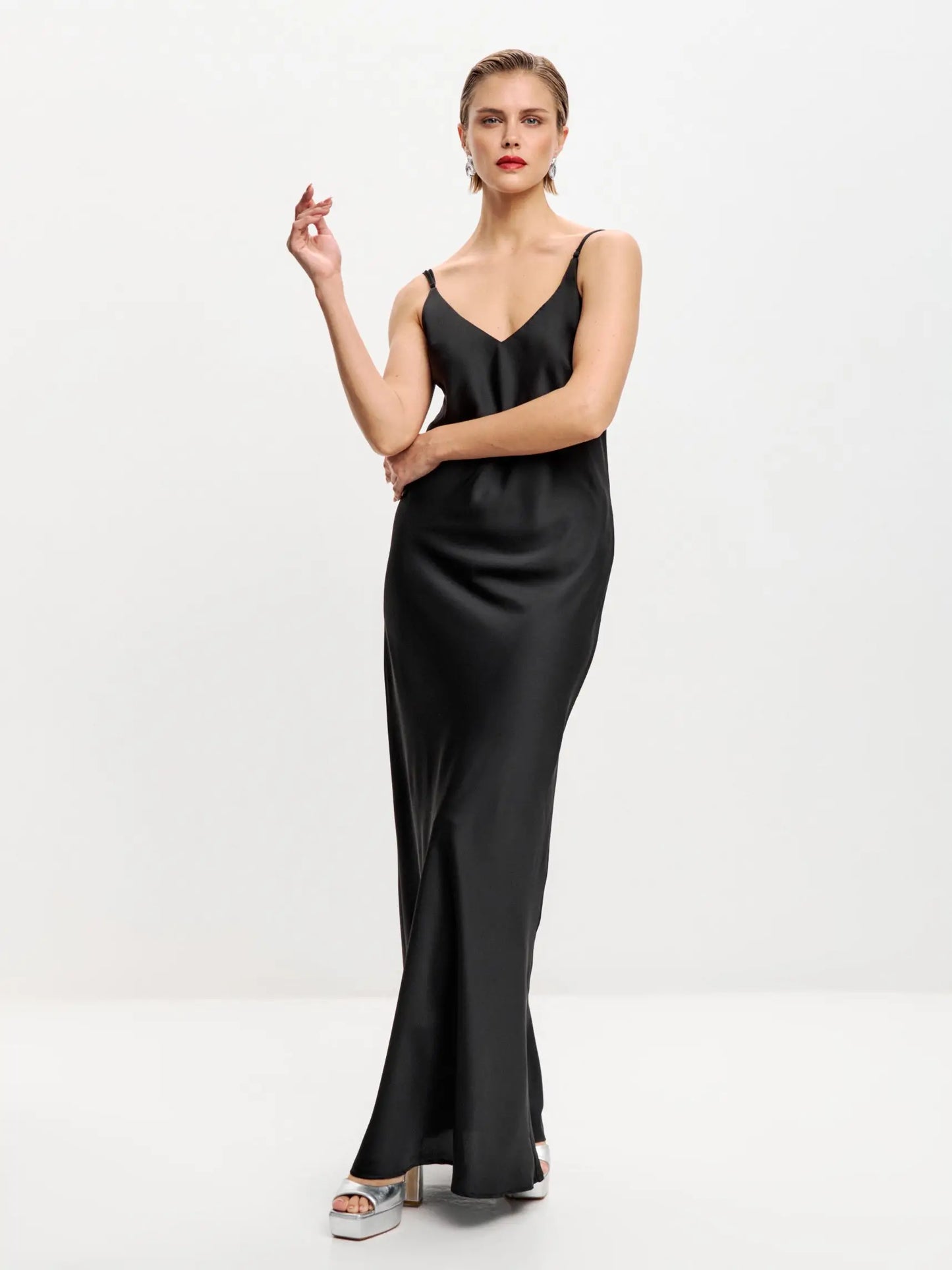Black maxi double-layered satin slip dress with V-neck Serena Silueta Black maxi double-layered satin slip dress with V-neck Serena Silueta