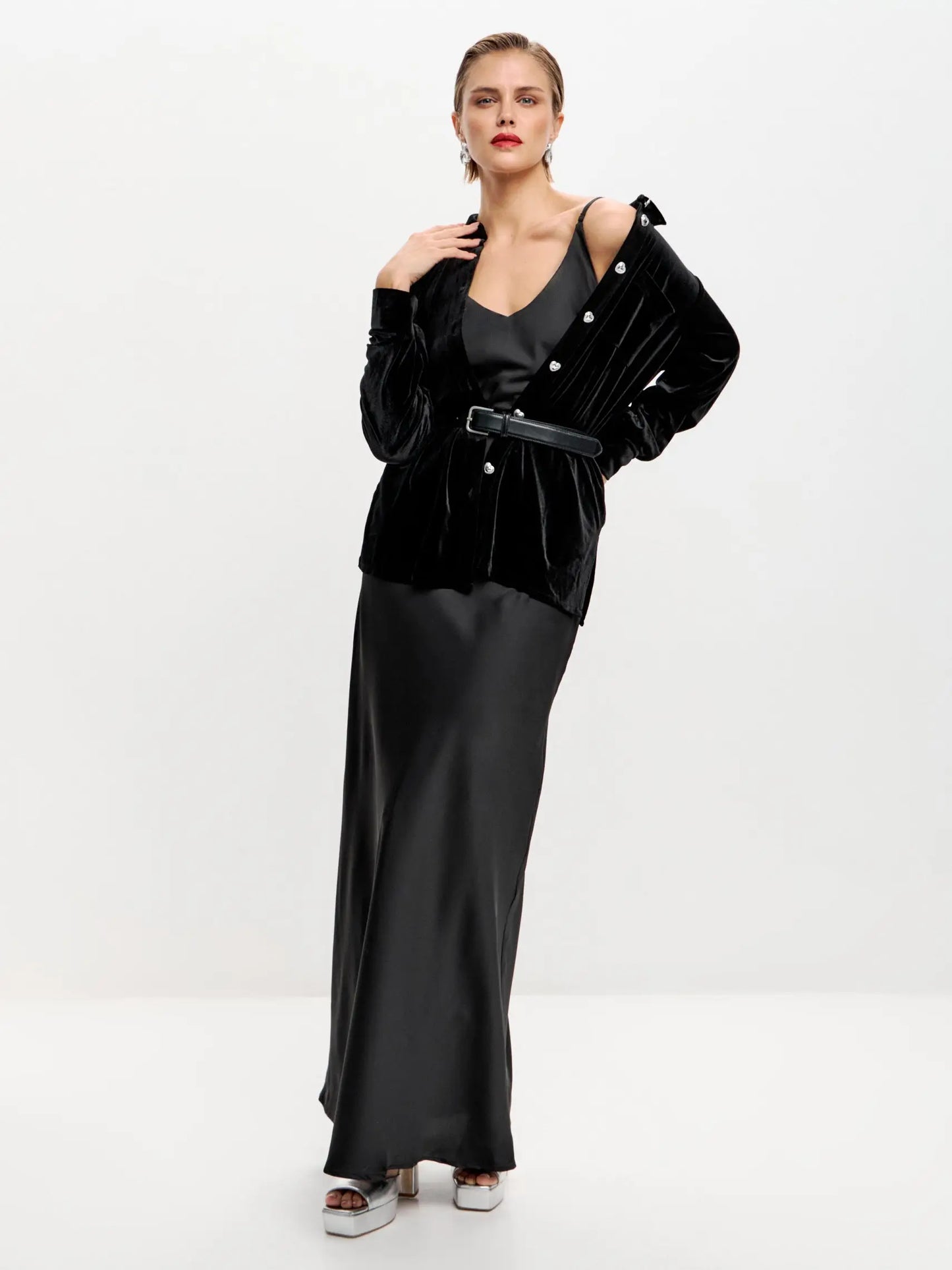Black maxi double-layered satin slip dress with V-neck Serena Silueta Black maxi double-layered satin slip dress with V-neck Serena Silueta