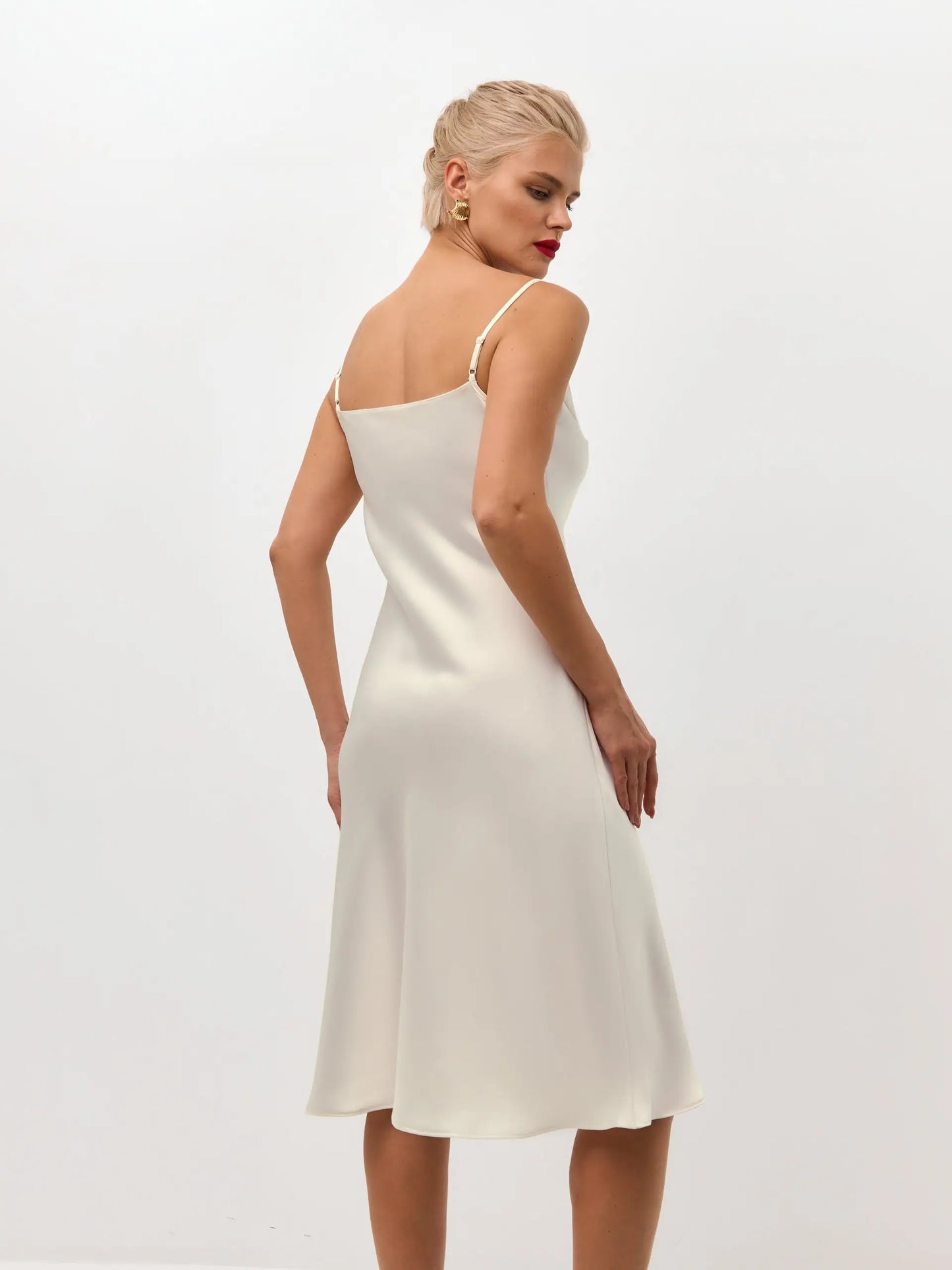 Creamy white below the knee satin slip dress 'Grace' Serena Silueta Creamy white below the knee satin slip dress 'Grace' Serena Silueta