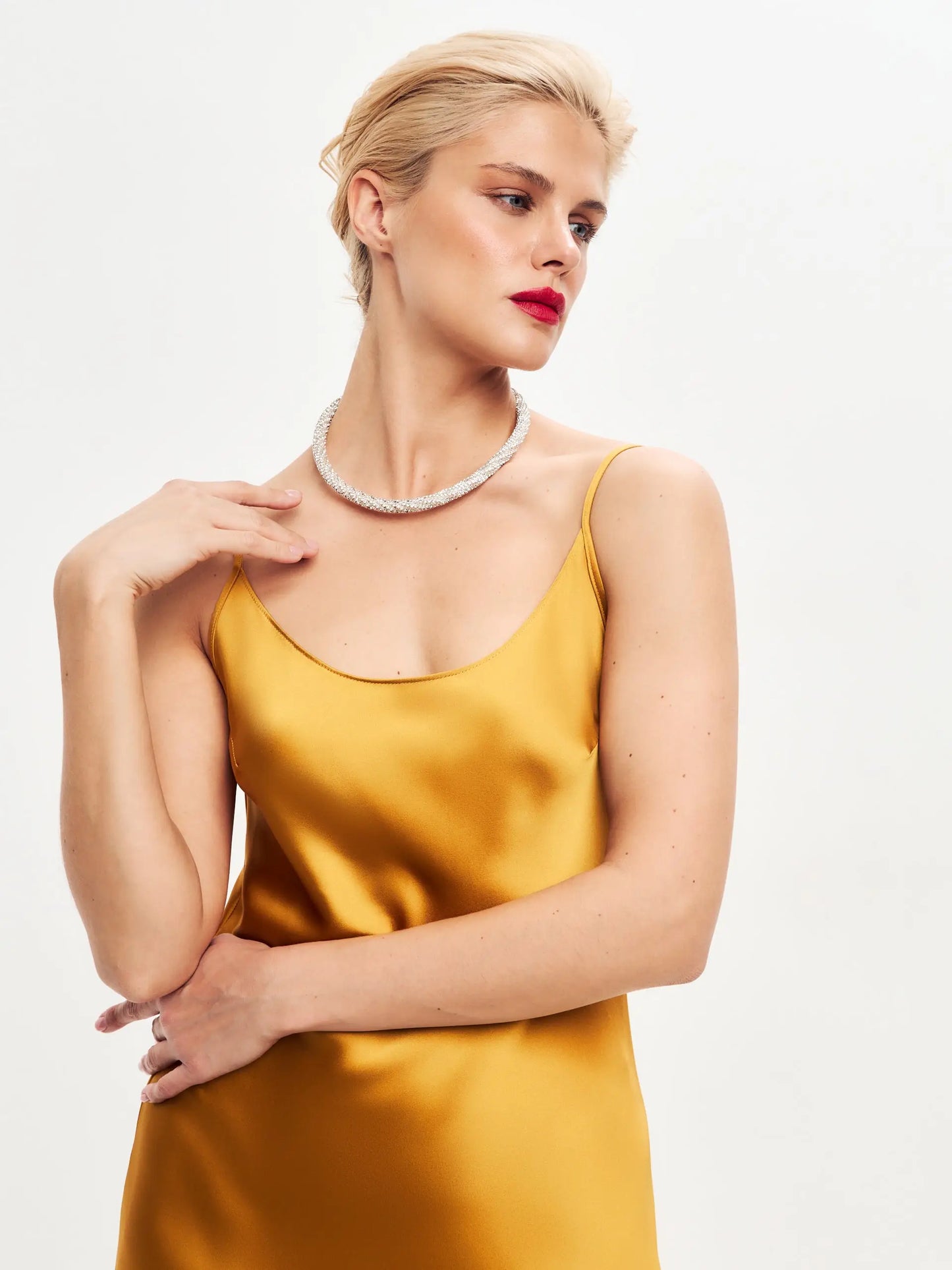 Dark gold maxi satin slip dress 'Serene' - Serena Serena Silueta Dark gold maxi satin slip dress 'Serene' - Serena Serena Silueta