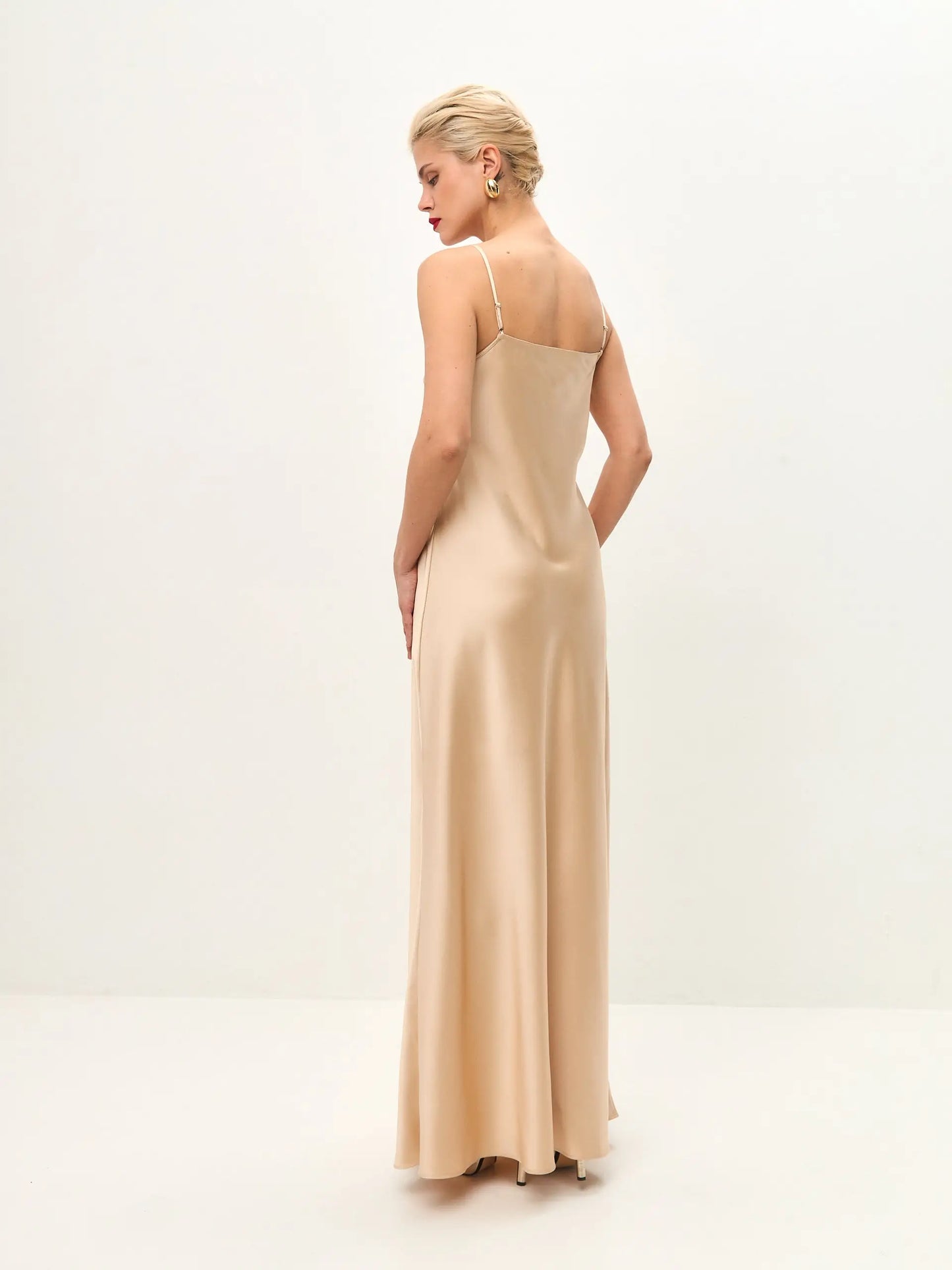 Gold maxi satin slip dress 'Serene' - Serena Silueta Gold maxi satin slip dress 'Serene' - Serena Silueta