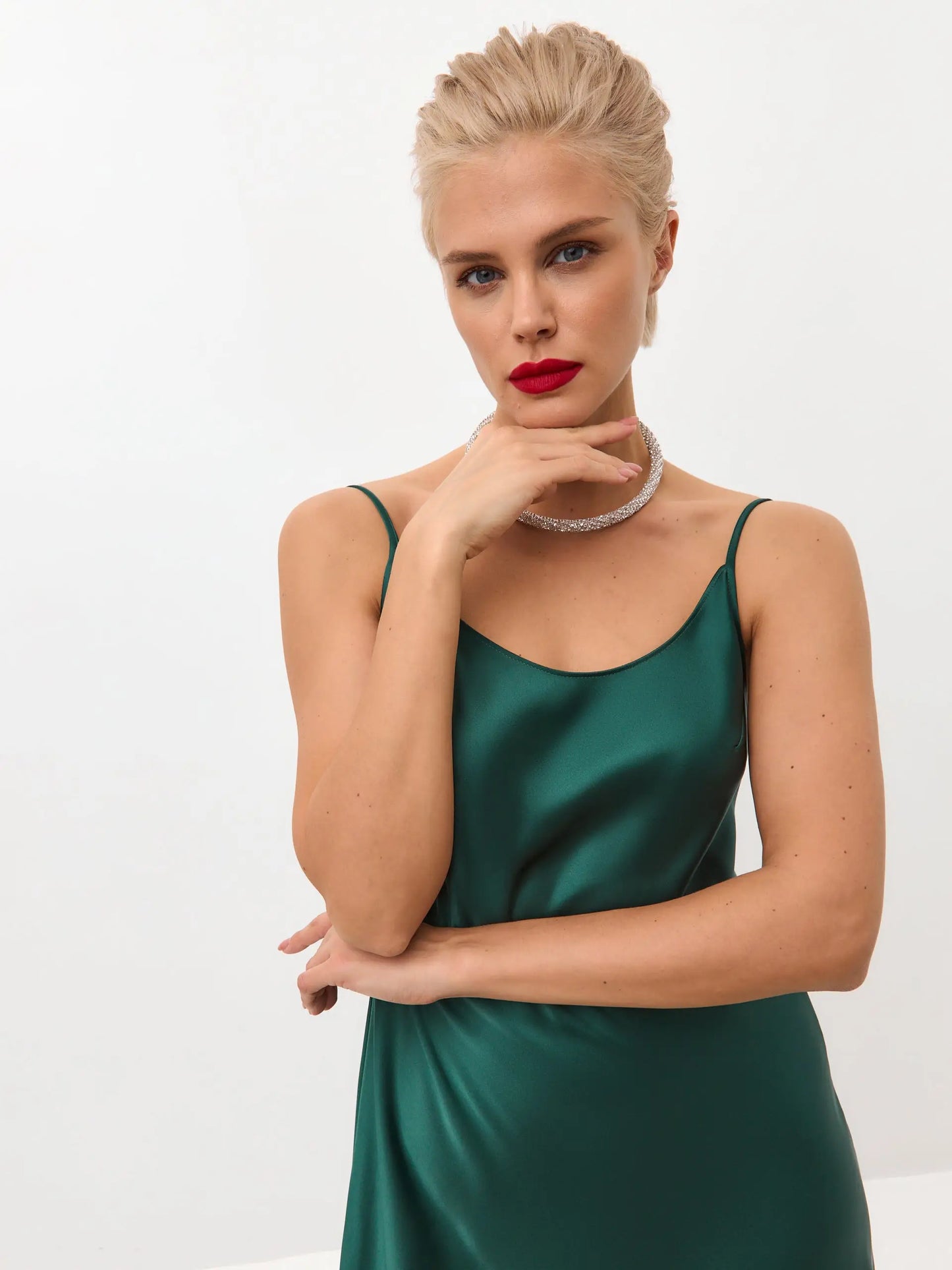 Emerald green below the knee satin slip dress 'Grace' Serena Silueta Emerald green below the knee satin slip dress 'Grace' Serena Silueta