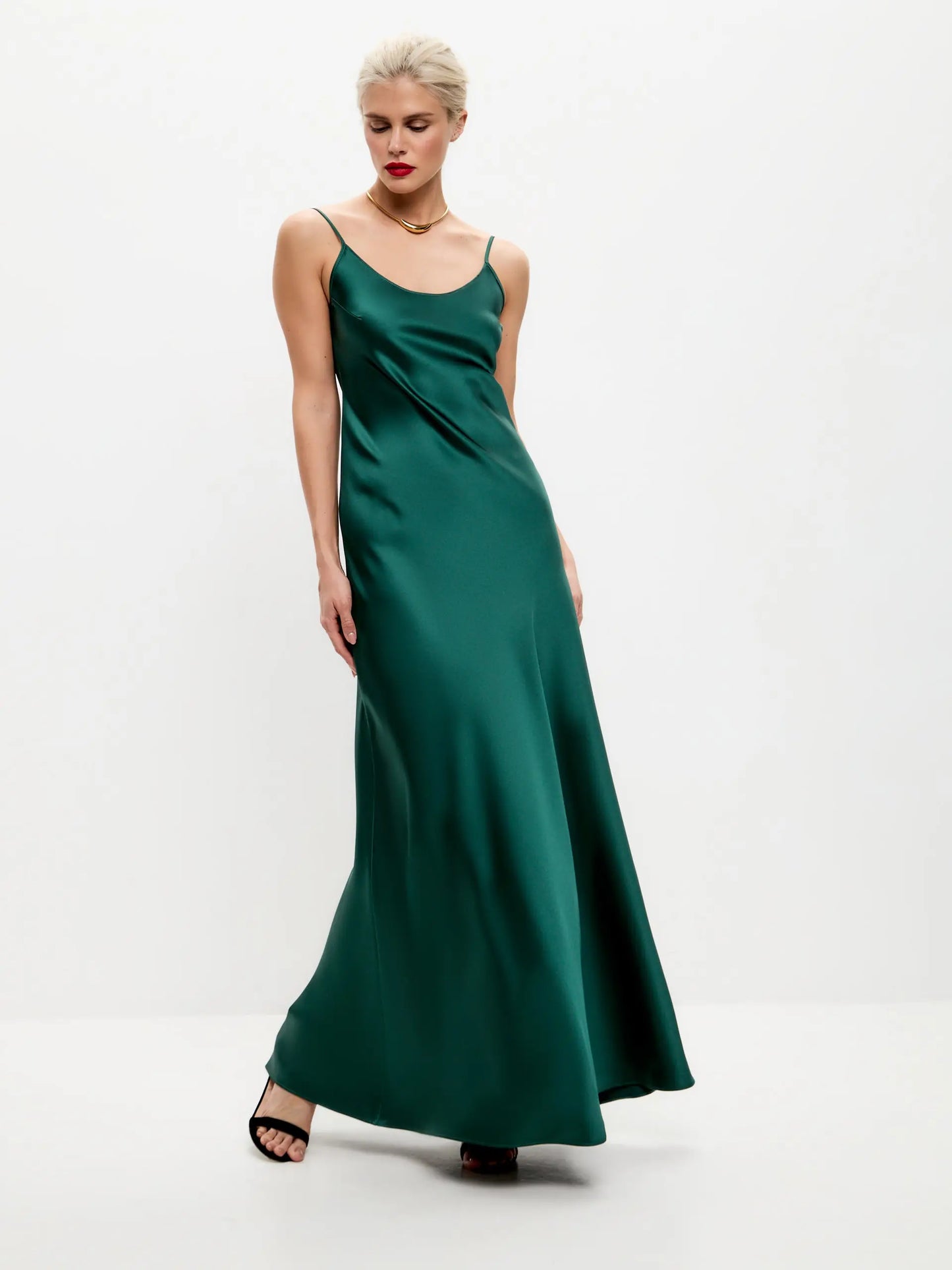 Emerald green maxi satin slip dress 'Serene' - Serena Serena Silueta Emerald green maxi satin slip dress 'Serene' - Serena Serena Silueta