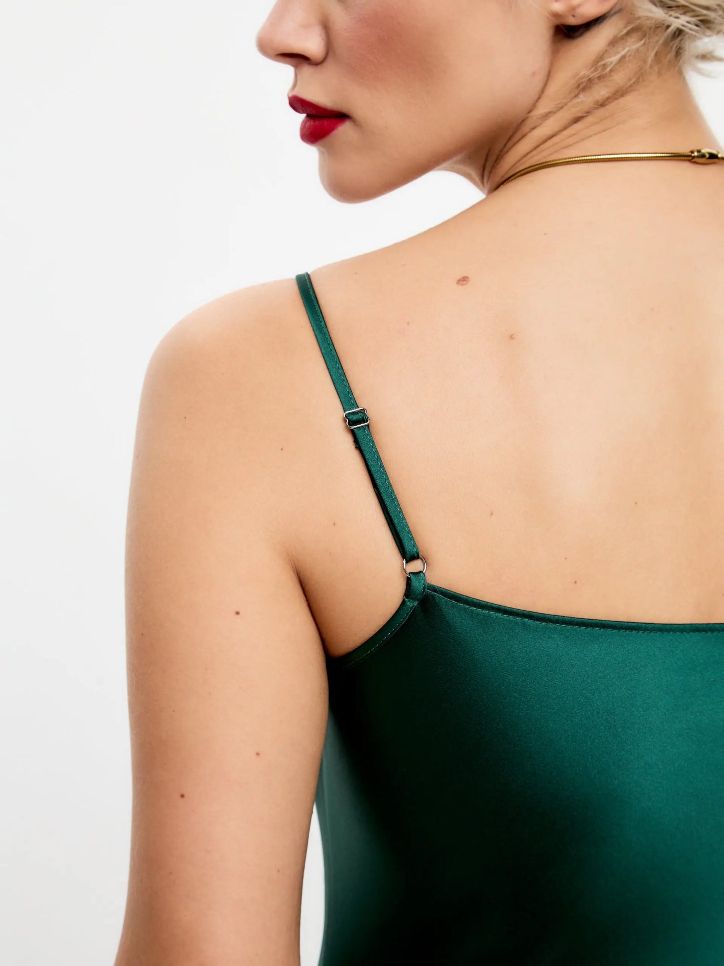 Emerald green maxi satin slip dress 'Serene' - Serena Serena Silueta Emerald green maxi satin slip dress 'Serene' - Serena Serena Silueta