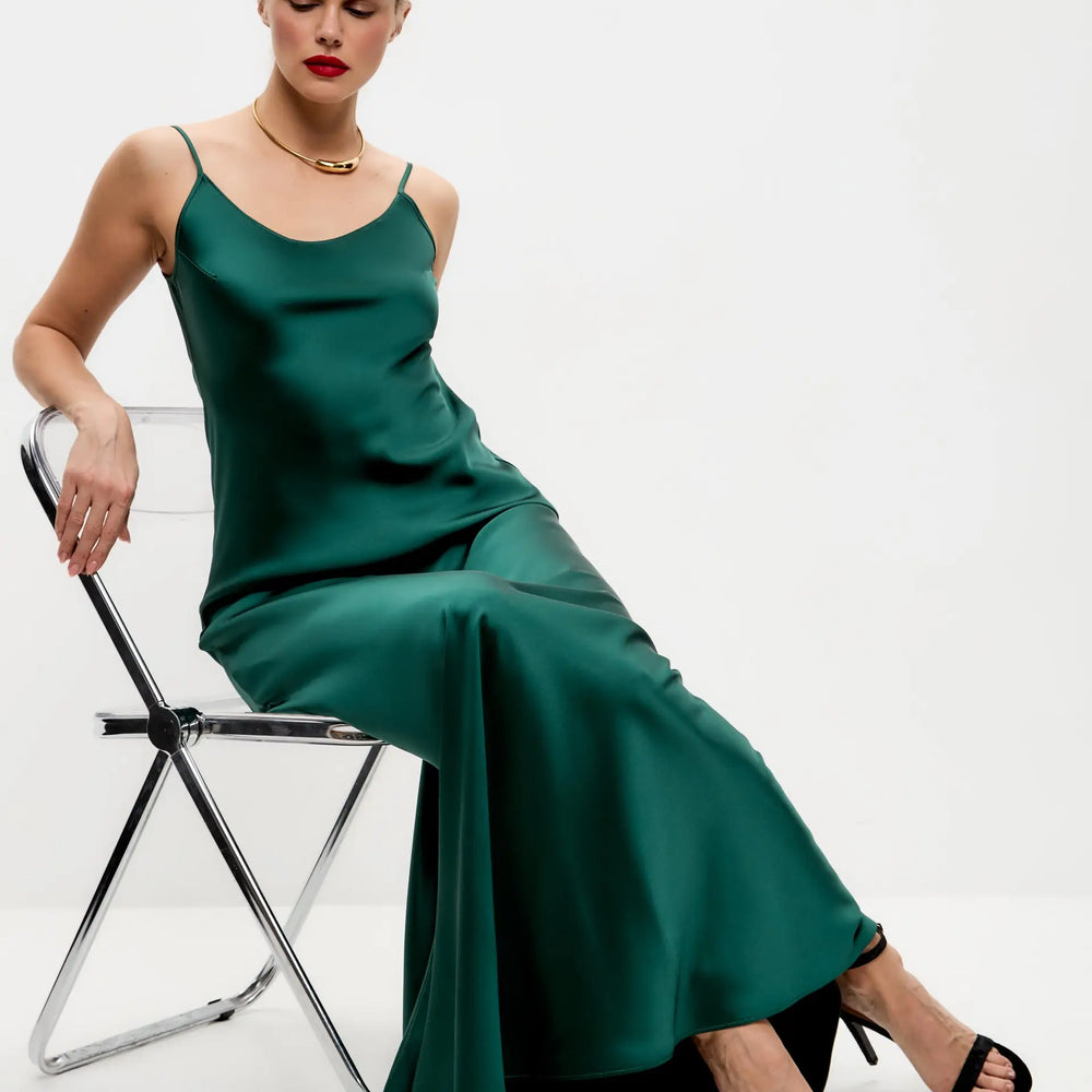 Emerald green maxi satin slip dress 'Serene' - Serena Serena Silueta Emerald green maxi satin slip dress 'Serene' - Serena Serena Silueta
