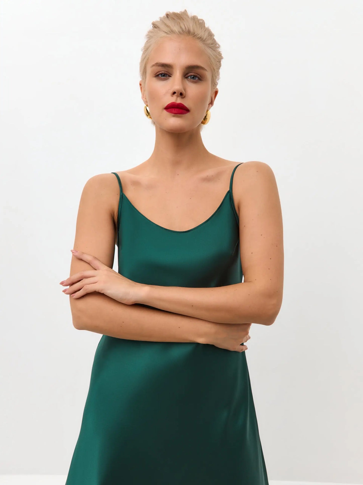 Emerald green midi satin slip dress 'Majestic' Serena Silueta Emerald green midi satin slip dress 'Majestic' Serena Silueta