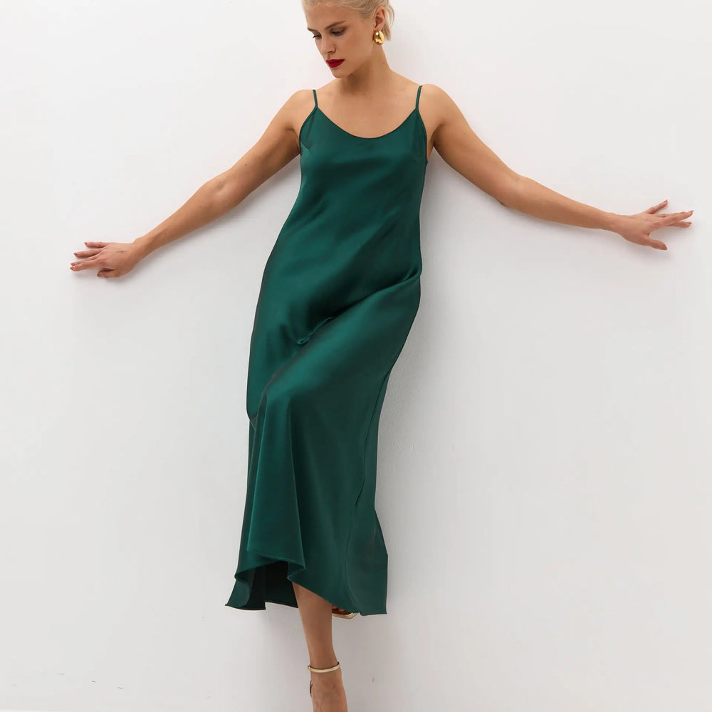 Emerald green midi satin slip dress 'Majestic' Serena Silueta Emerald green midi satin slip dress 'Majestic' Serena Silueta