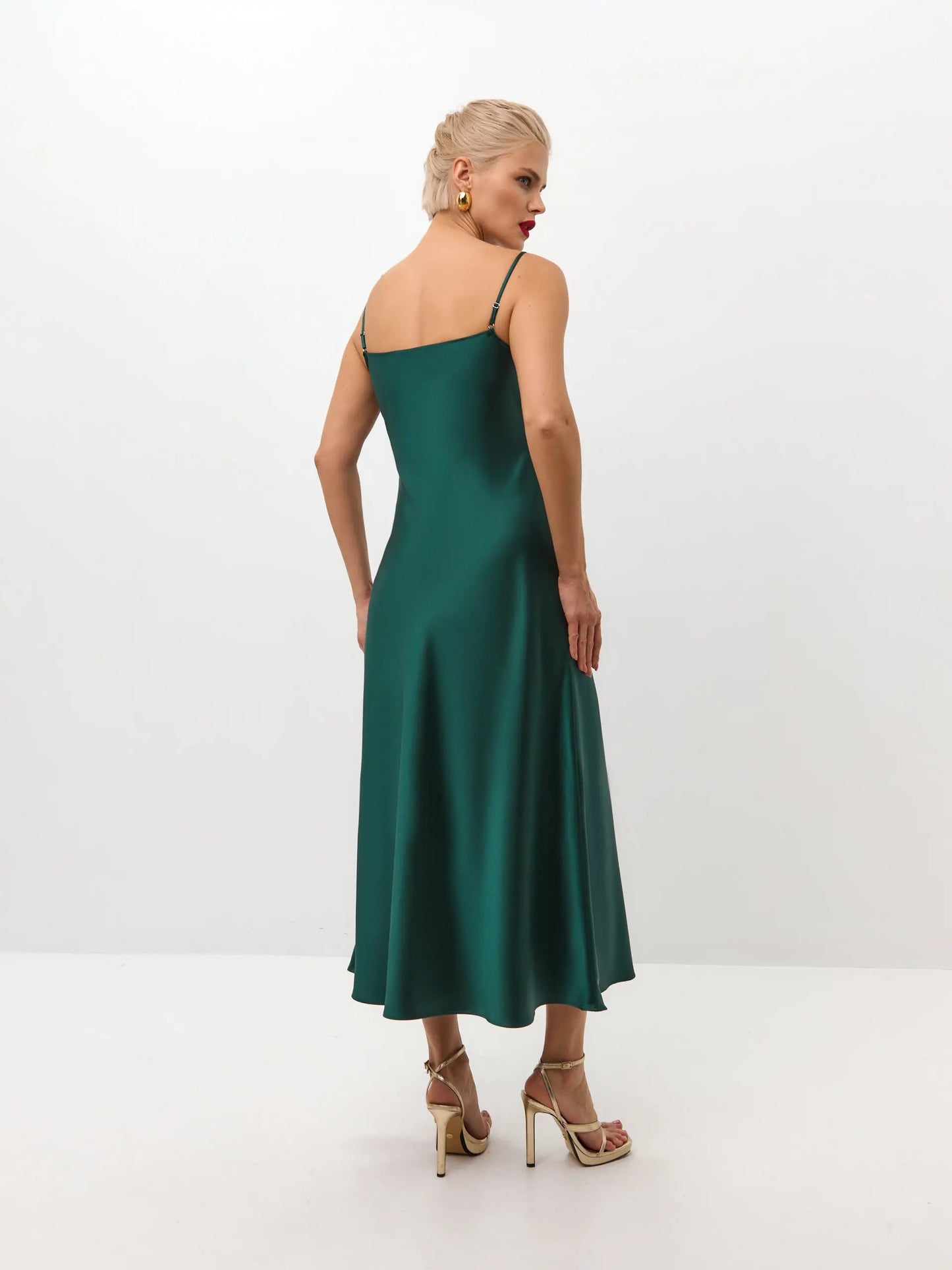 Emerald green midi satin slip dress 'Majestic' Serena Silueta Emerald green midi satin slip dress 'Majestic' Serena Silueta