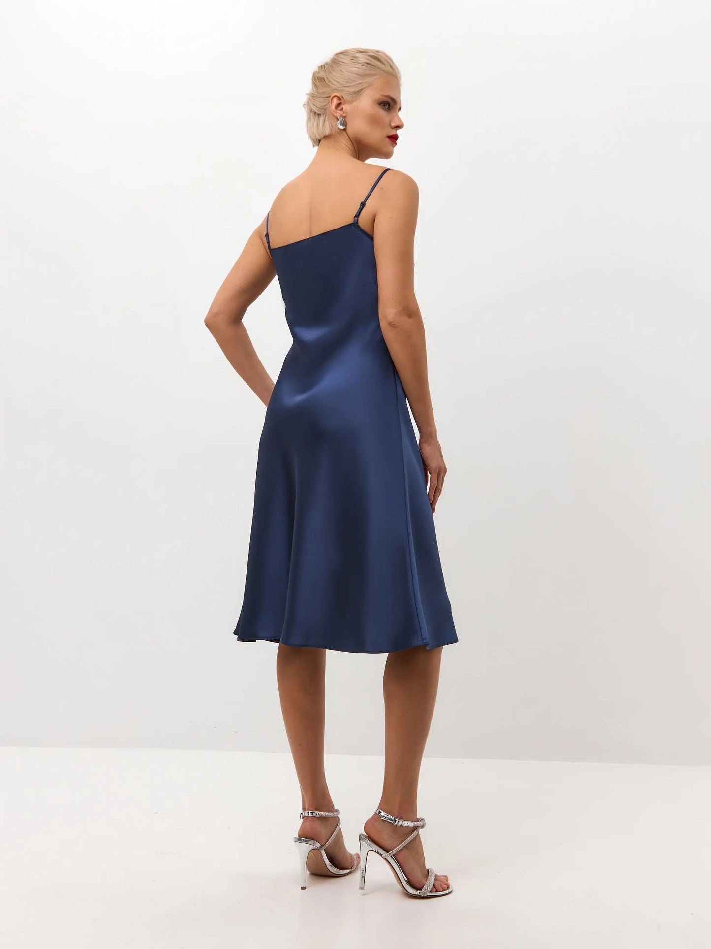 Navy blue below the knee satin slip dress 'Grace' Serena Silueta Navy blue below the knee satin slip dress 'Grace' Serena Silueta