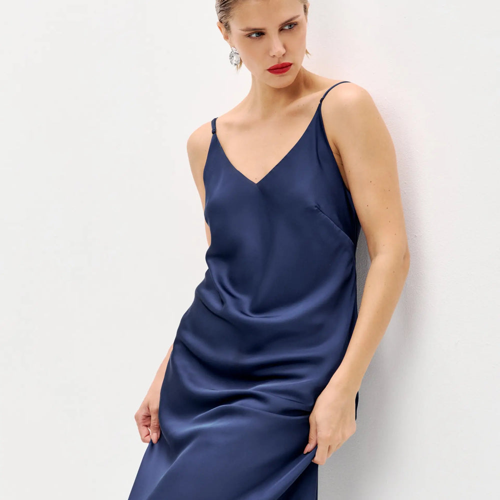 
                  
                    Navy blue maxi double-layered satin slip dress with V-neck ’Marigold’
                  
                