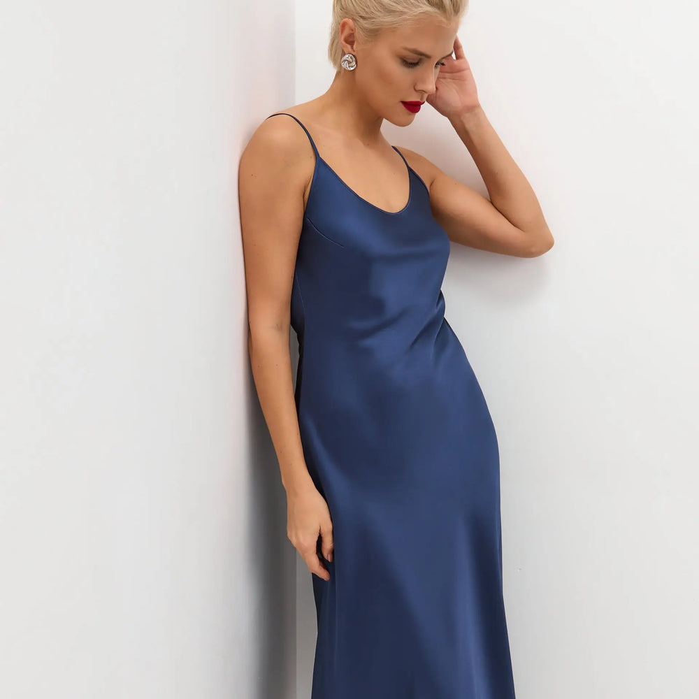 Navy blue midi satin slip dress 'Majestic' - Serena Serena Silueta Navy blue midi satin slip dress 'Majestic' - Serena Serena Silueta