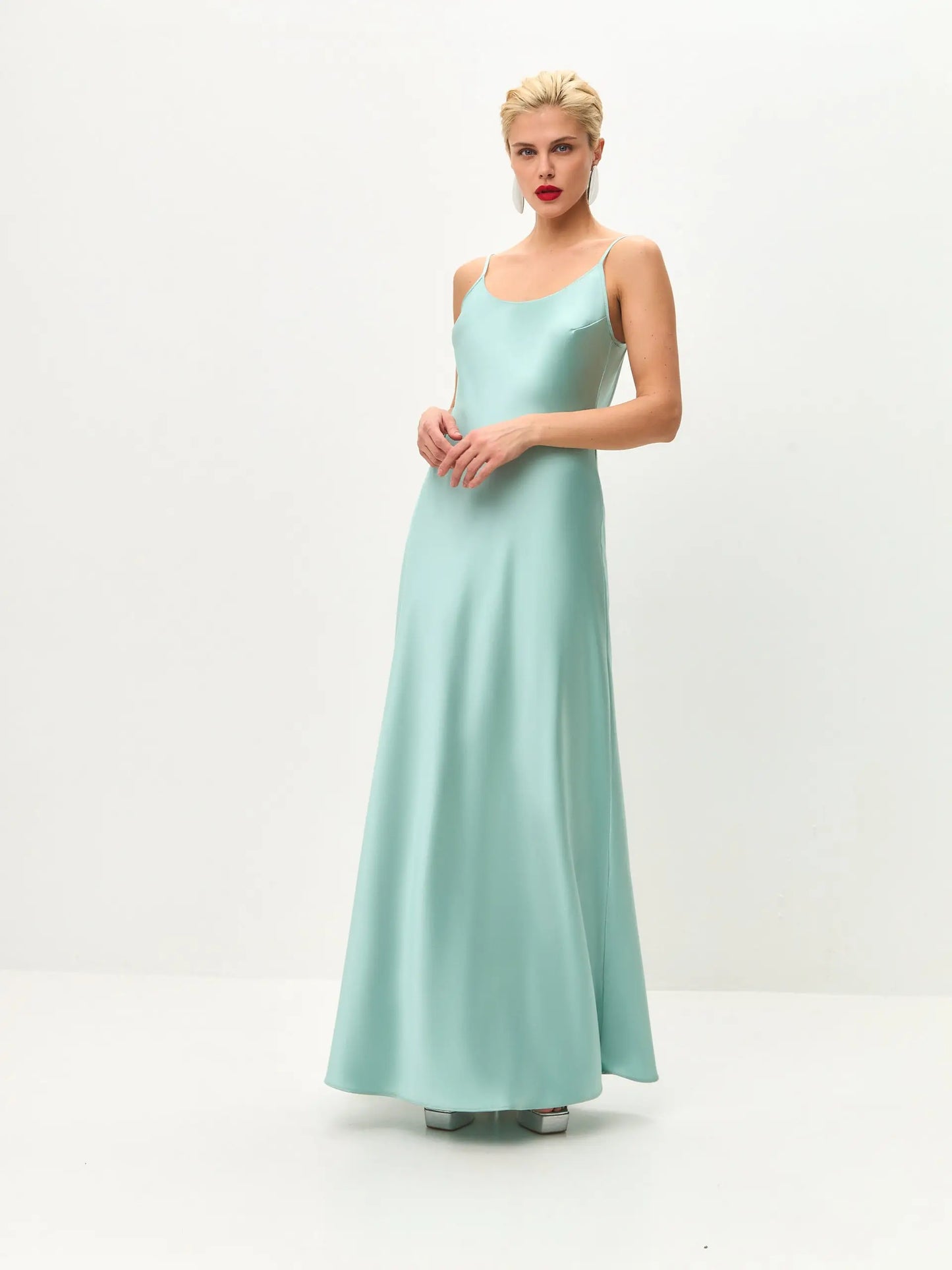 Pistachio maxi satin slip dress 'Serene' - Serena Serena Silueta Pistachio maxi satin slip dress 'Serene' - Serena Serena Silueta