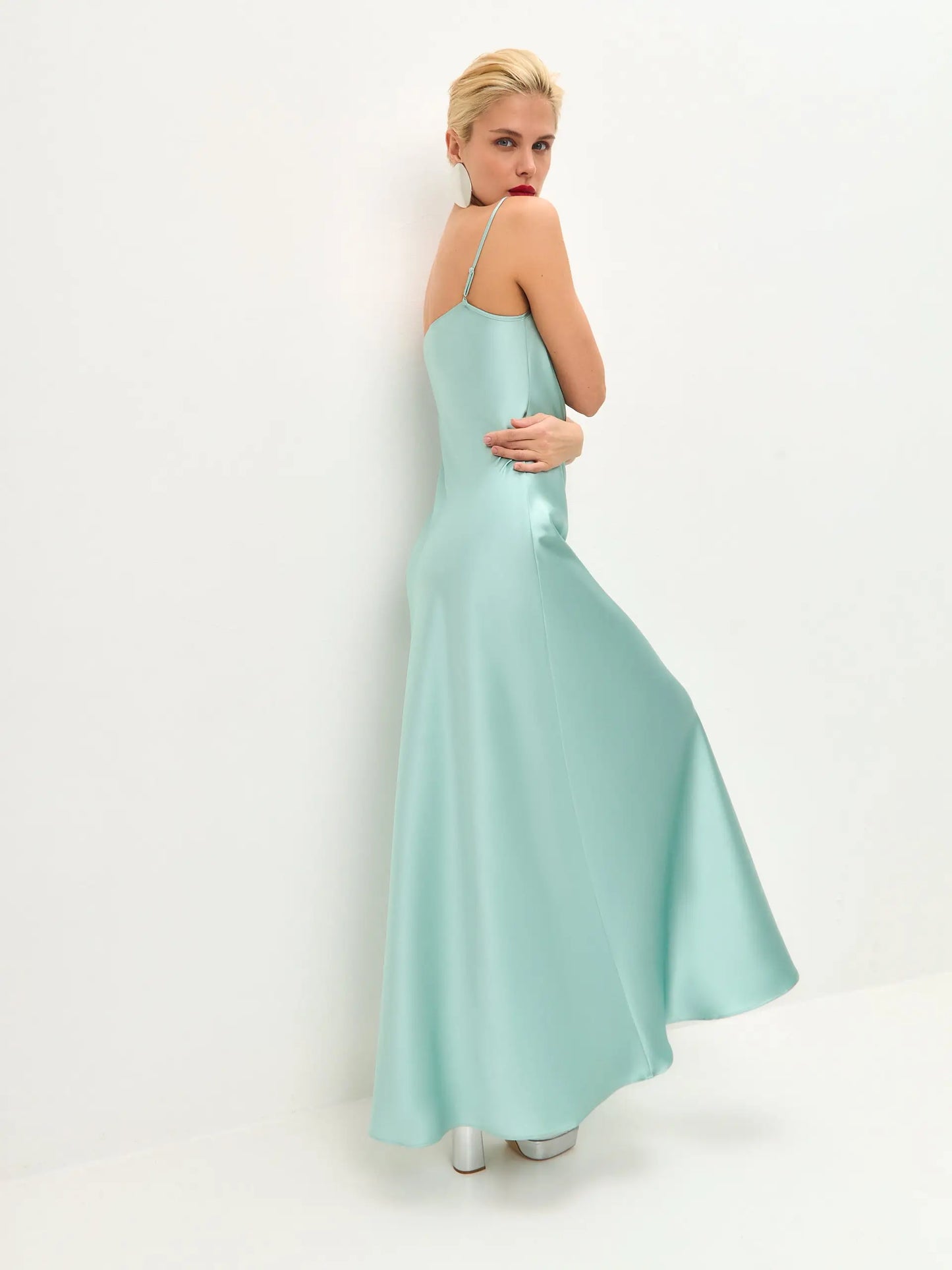 Pistachio maxi satin slip dress 'Serene' - Serena Serena Silueta Pistachio maxi satin slip dress 'Serene' - Serena Serena Silueta
