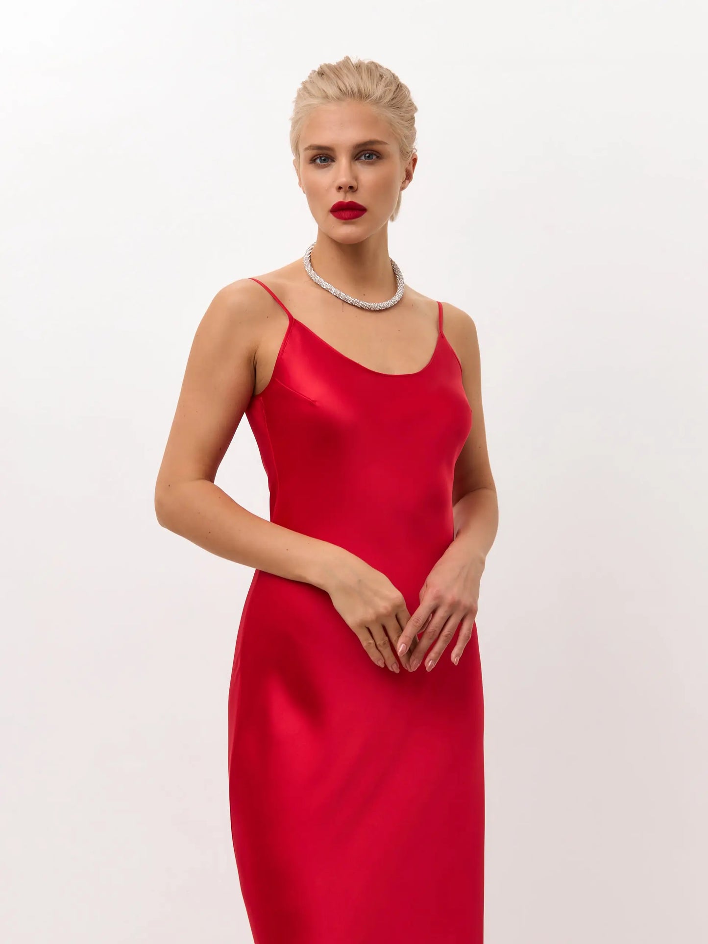 Red maxi satin slip dress 'Serene' - Serena Silueta Red maxi satin slip dress 'Serene' - Serena Silueta