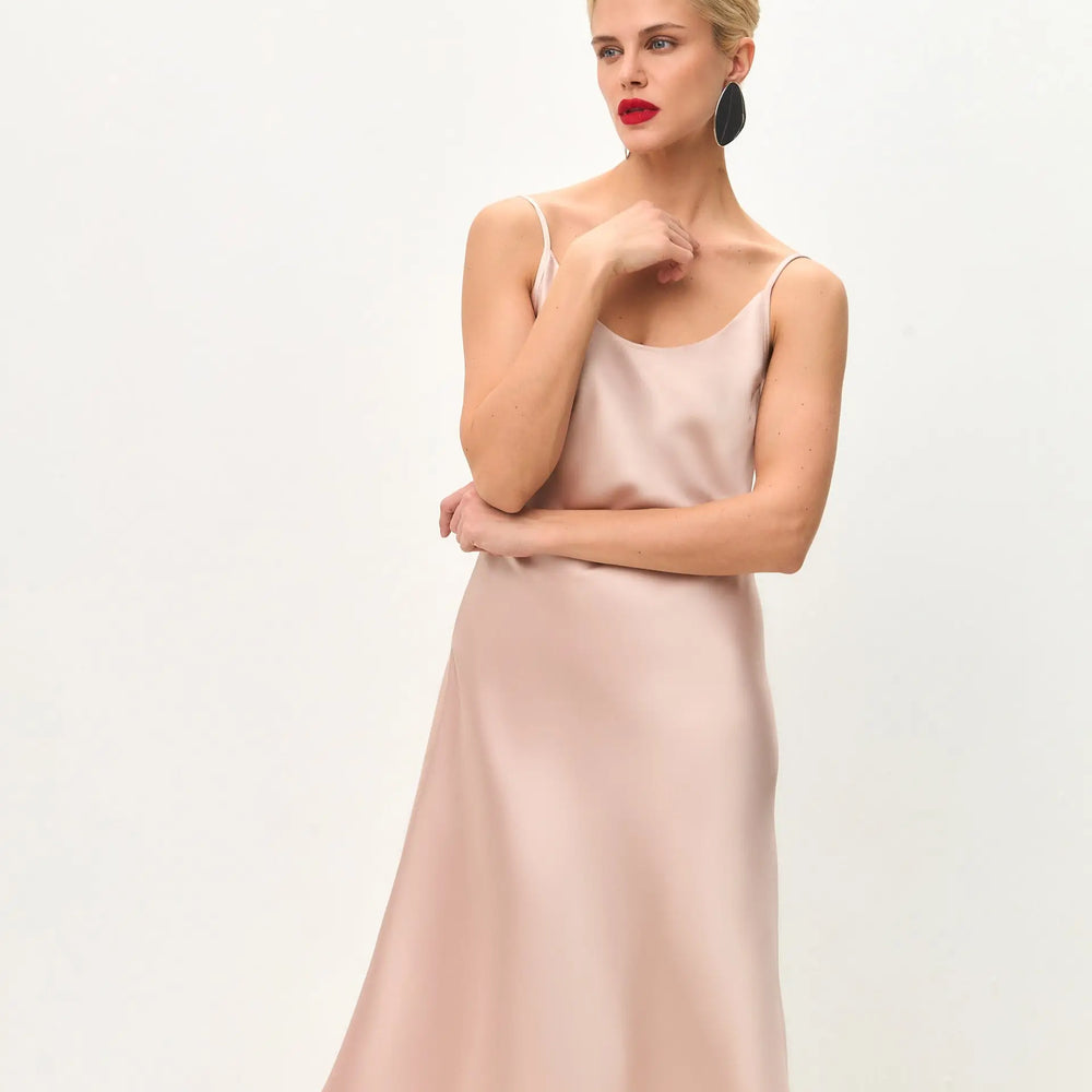 Powder pink below the knee satin slip dress 'Grace' – Serena Silueta